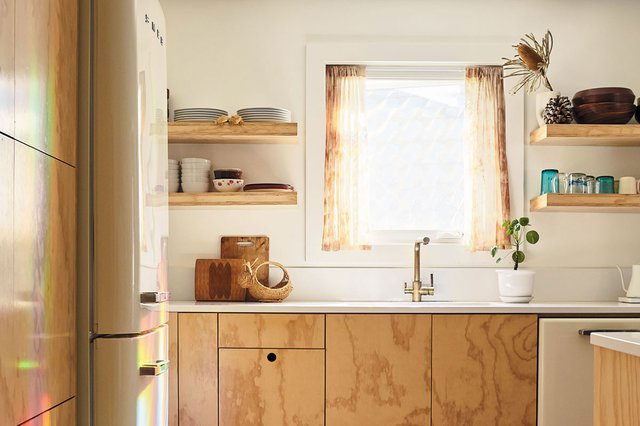 BOB_Kitchen_Window_ALEXISCOURTNEY_hp0524teaser.jpg