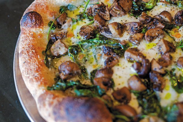 GuistinoΓÇÖs-Galley-Go-To_Popeye-Pizza_ERINEDGERTON_rp1118.jpg